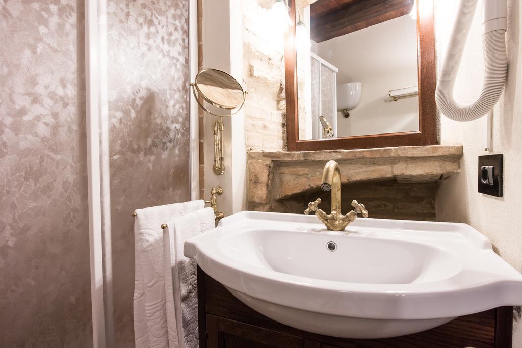 Domus In Castro Bed & Breakfast Montecchio  ห้อง รูปภาพ