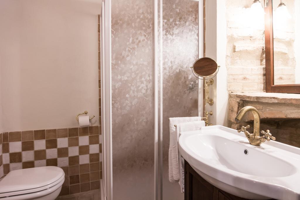 Domus In Castro Bed & Breakfast Montecchio  ห้อง รูปภาพ