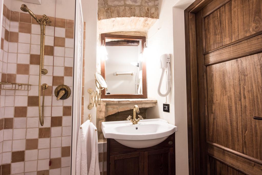 Domus In Castro Bed & Breakfast Montecchio  ห้อง รูปภาพ