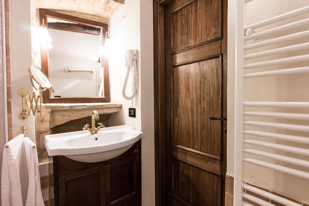 Domus In Castro Bed & Breakfast Montecchio  ห้อง รูปภาพ